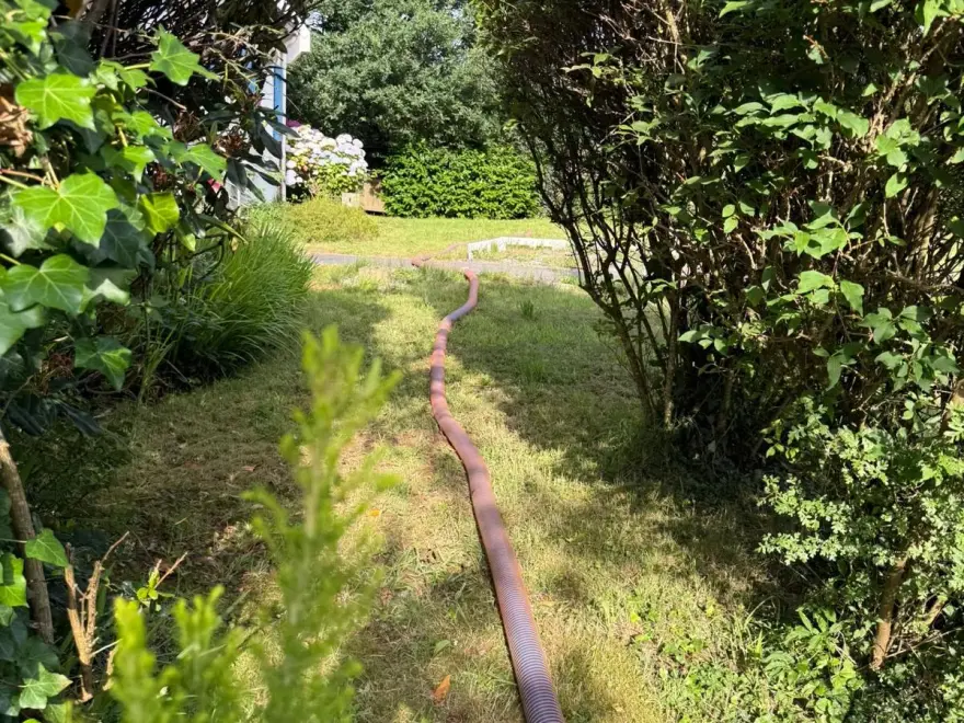 Pompe de relevage près d'une longère d'Eure-et-Loir (illustration)